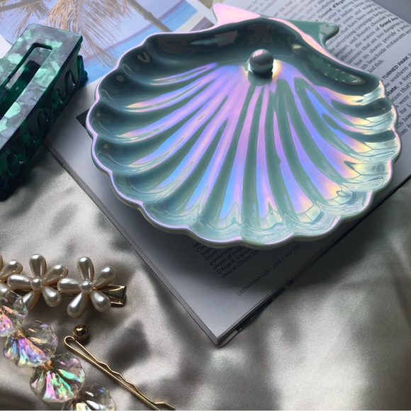*Rare Finds* Seashell Iridescent Ceramic Turquoise Plate - Picture 4 of 5